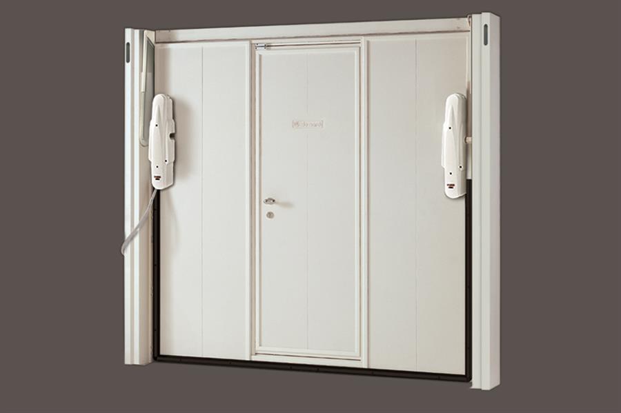 Internal covering with lacquered okoumè panels